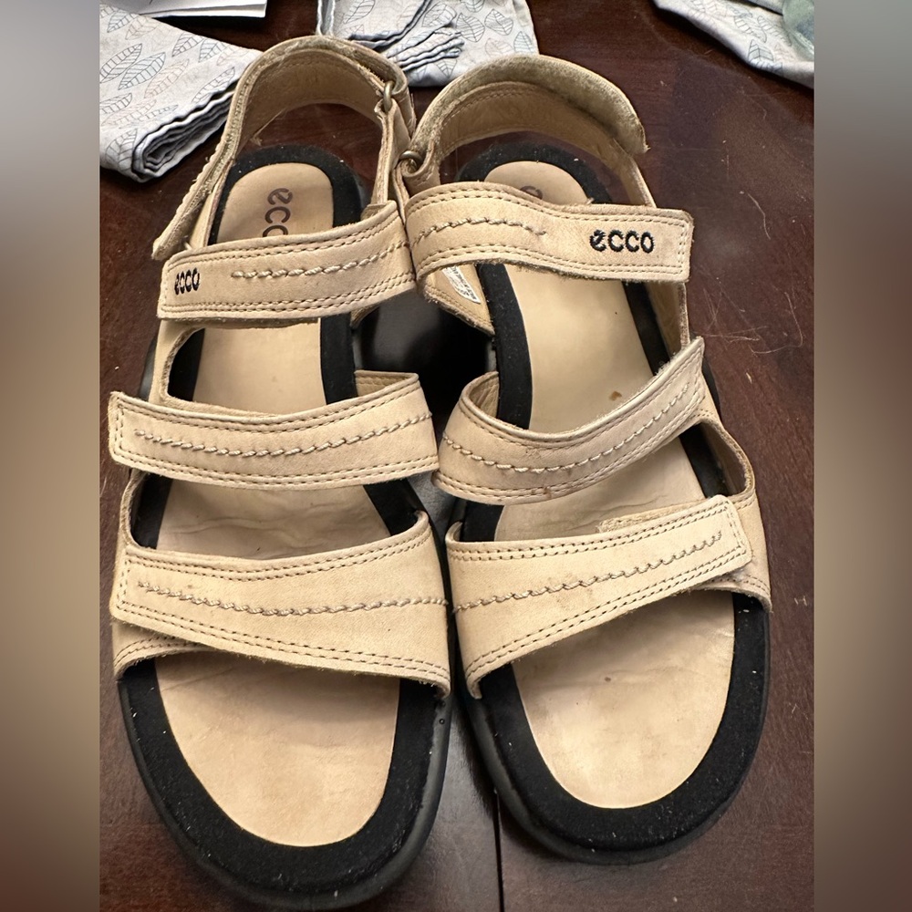 Ecco women’s sandals size 39 EU size 8.5US